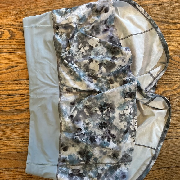 Women’s Lululemon Speed Up Shorts 4 inch inseam. - Picture 1 of 3
